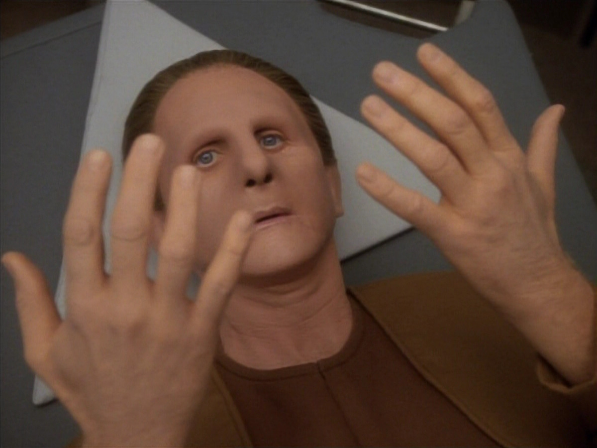 extant_StarTrekDS9_1x18-DramatisPersonae_00936.jpg