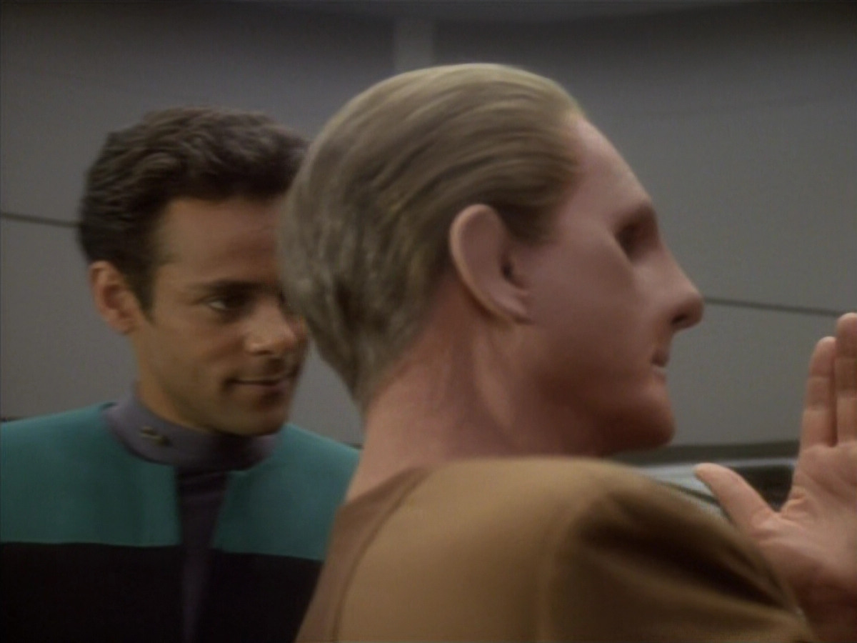 extant_StarTrekDS9_1x18-DramatisPersonae_00938.jpg
