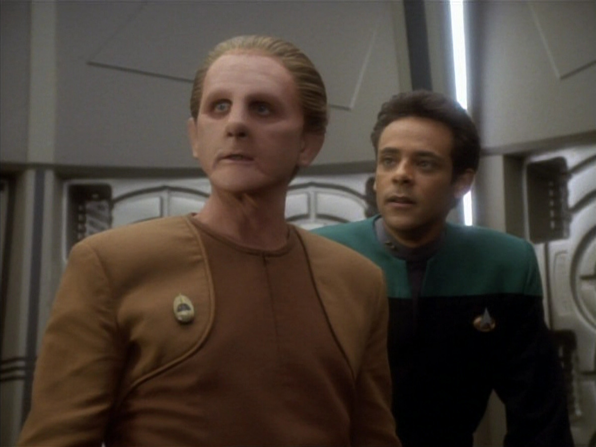 extant_StarTrekDS9_1x18-DramatisPersonae_00947.jpg