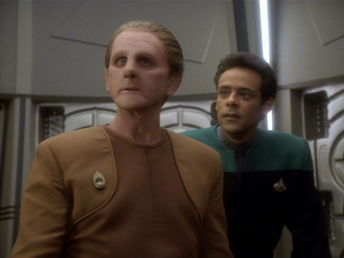 extant_StarTrekDS9_1x18-DramatisPersonae_00948.jpg