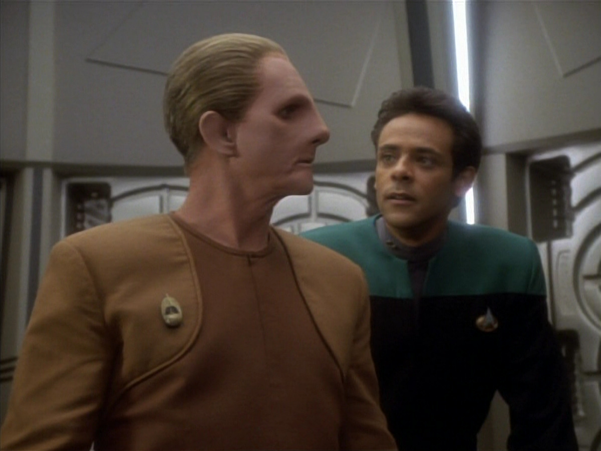 extant_StarTrekDS9_1x18-DramatisPersonae_00951.jpg