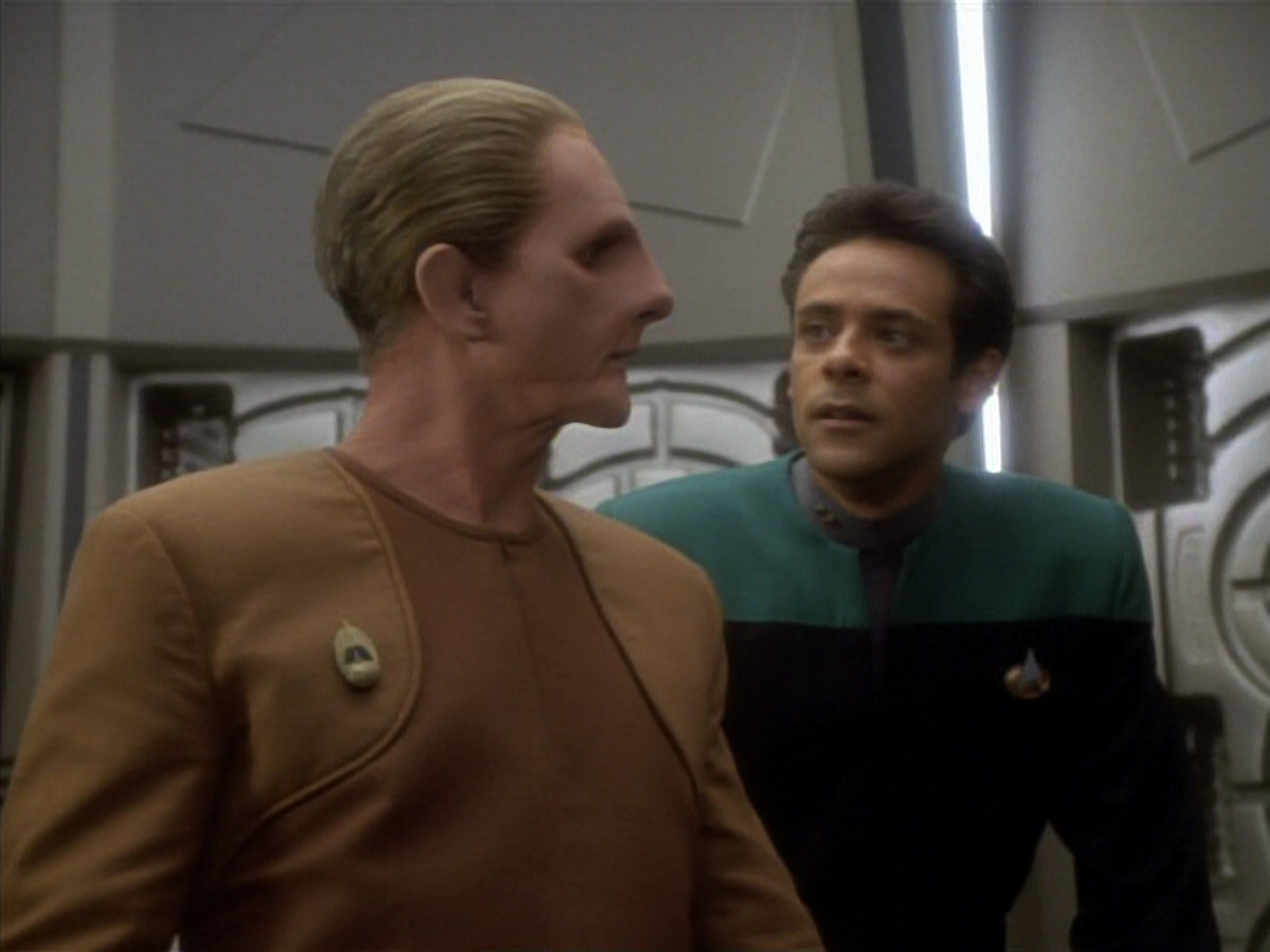 extant_StarTrekDS9_1x18-DramatisPersonae_00952.jpg