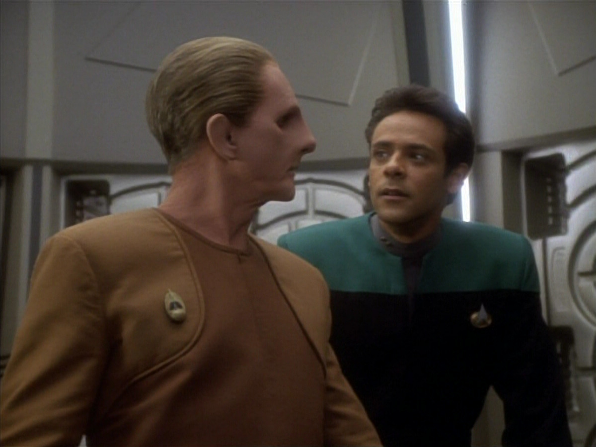 extant_StarTrekDS9_1x18-DramatisPersonae_00953.jpg