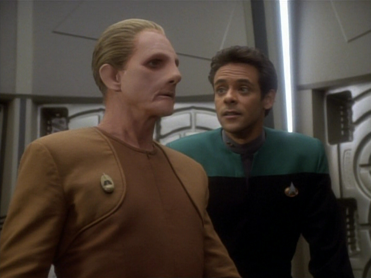extant_StarTrekDS9_1x18-DramatisPersonae_00967.jpg