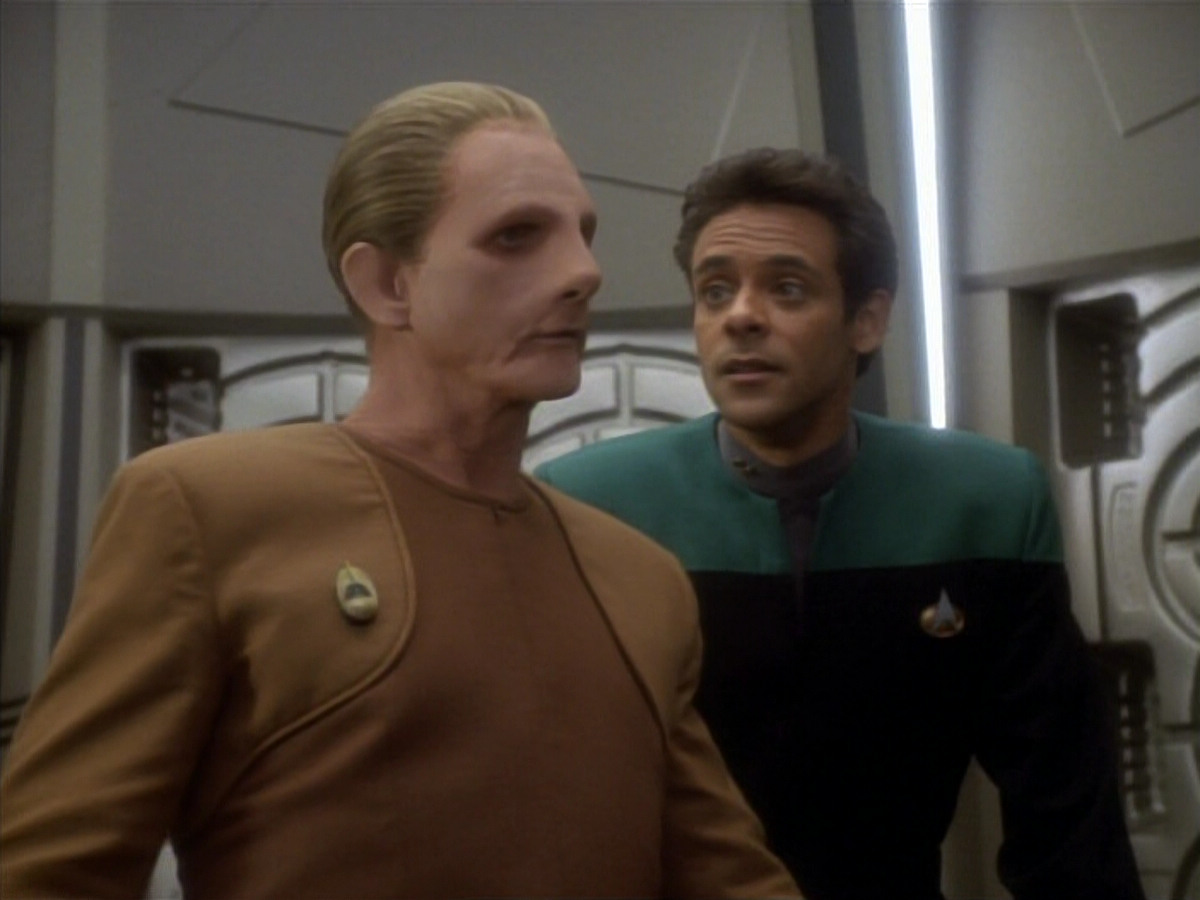 extant_StarTrekDS9_1x18-DramatisPersonae_00968.jpg