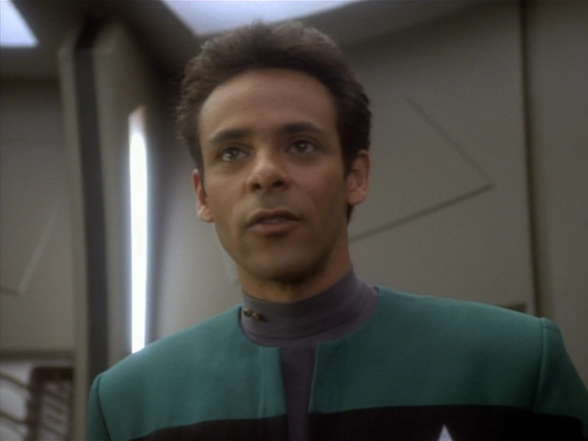 extant_StarTrekDS9_1x18-DramatisPersonae_01002.jpg