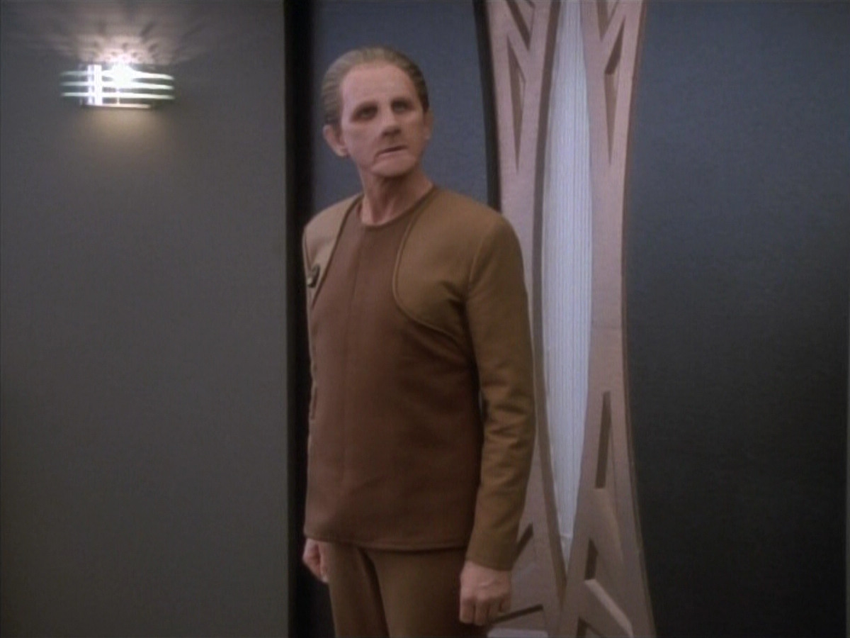 extant_StarTrekDS9_1x18-DramatisPersonae_01010.jpg