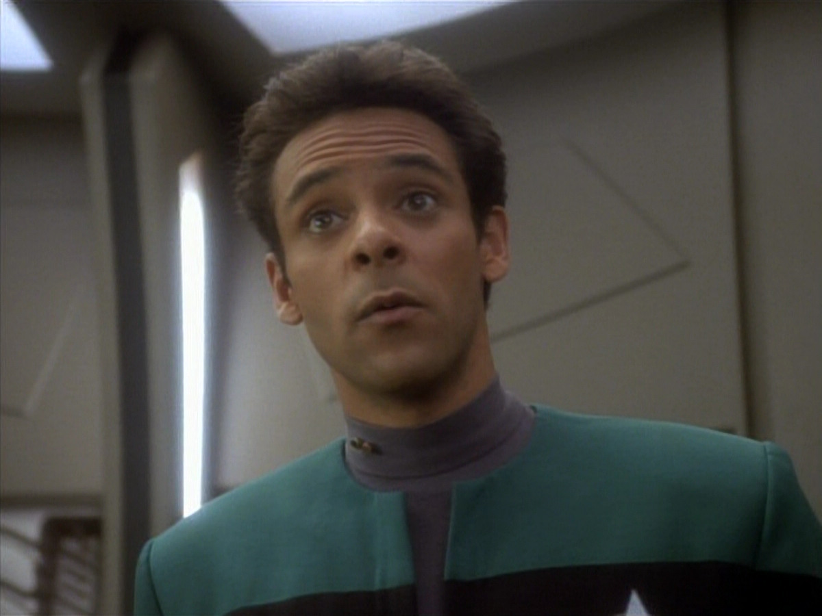 extant_StarTrekDS9_1x18-DramatisPersonae_01017.jpg