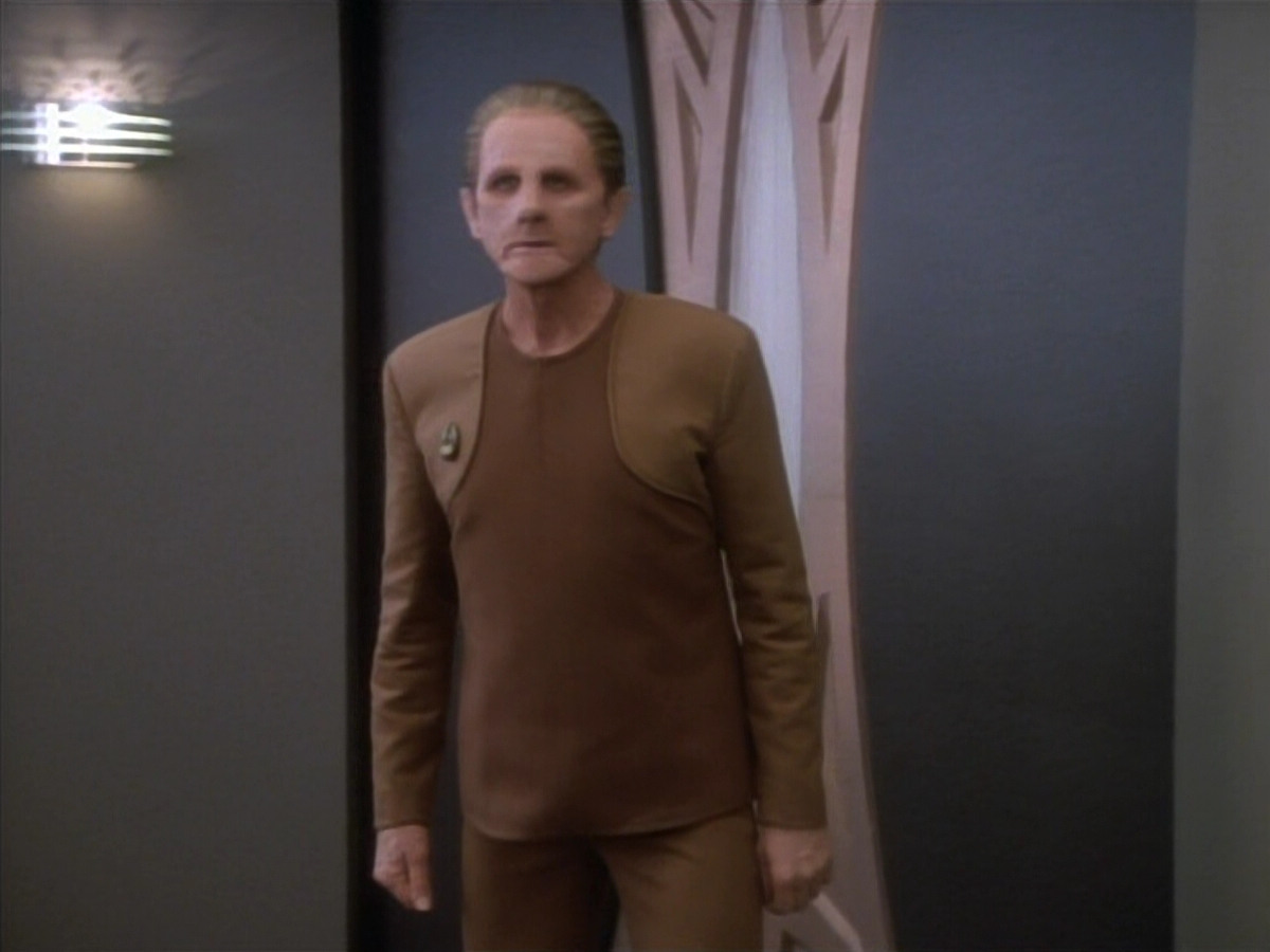 extant_StarTrekDS9_1x18-DramatisPersonae_01026.jpg