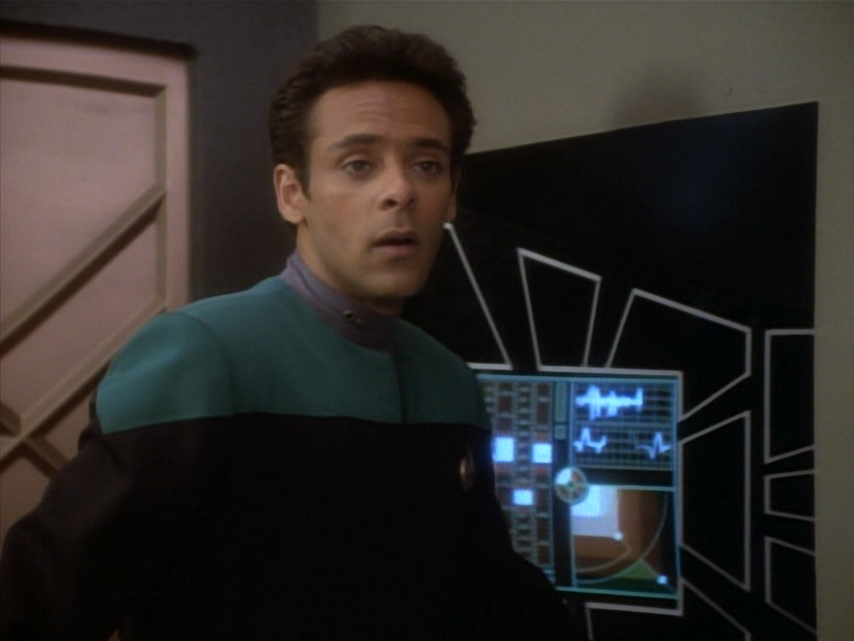 extant_StarTrekDS9_1x18-DramatisPersonae_01035.jpg