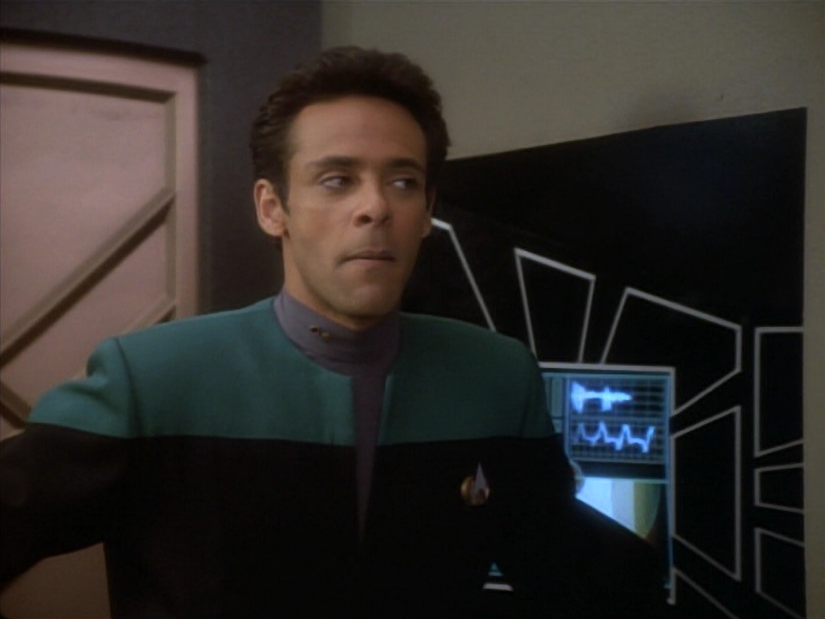 extant_StarTrekDS9_1x18-DramatisPersonae_01044.jpg