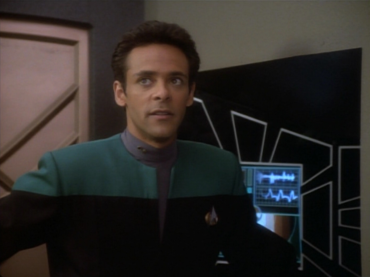 extant_StarTrekDS9_1x18-DramatisPersonae_01046.jpg