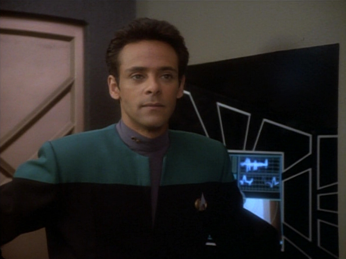 extant_StarTrekDS9_1x18-DramatisPersonae_01054.jpg