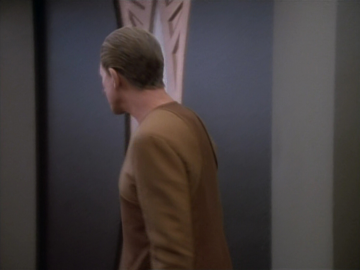 extant_StarTrekDS9_1x18-DramatisPersonae_01064.jpg