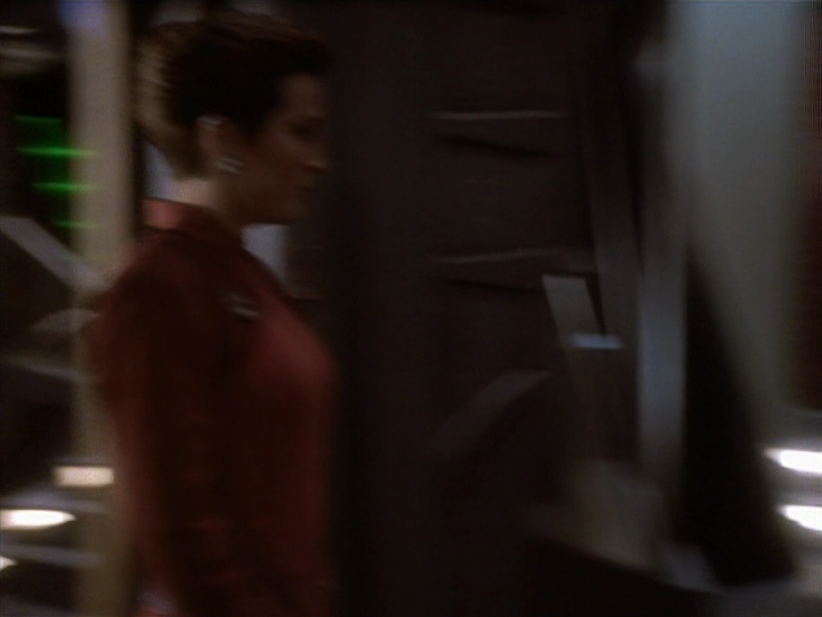 extant_StarTrekDS9_1x18-DramatisPersonae_01080.jpg