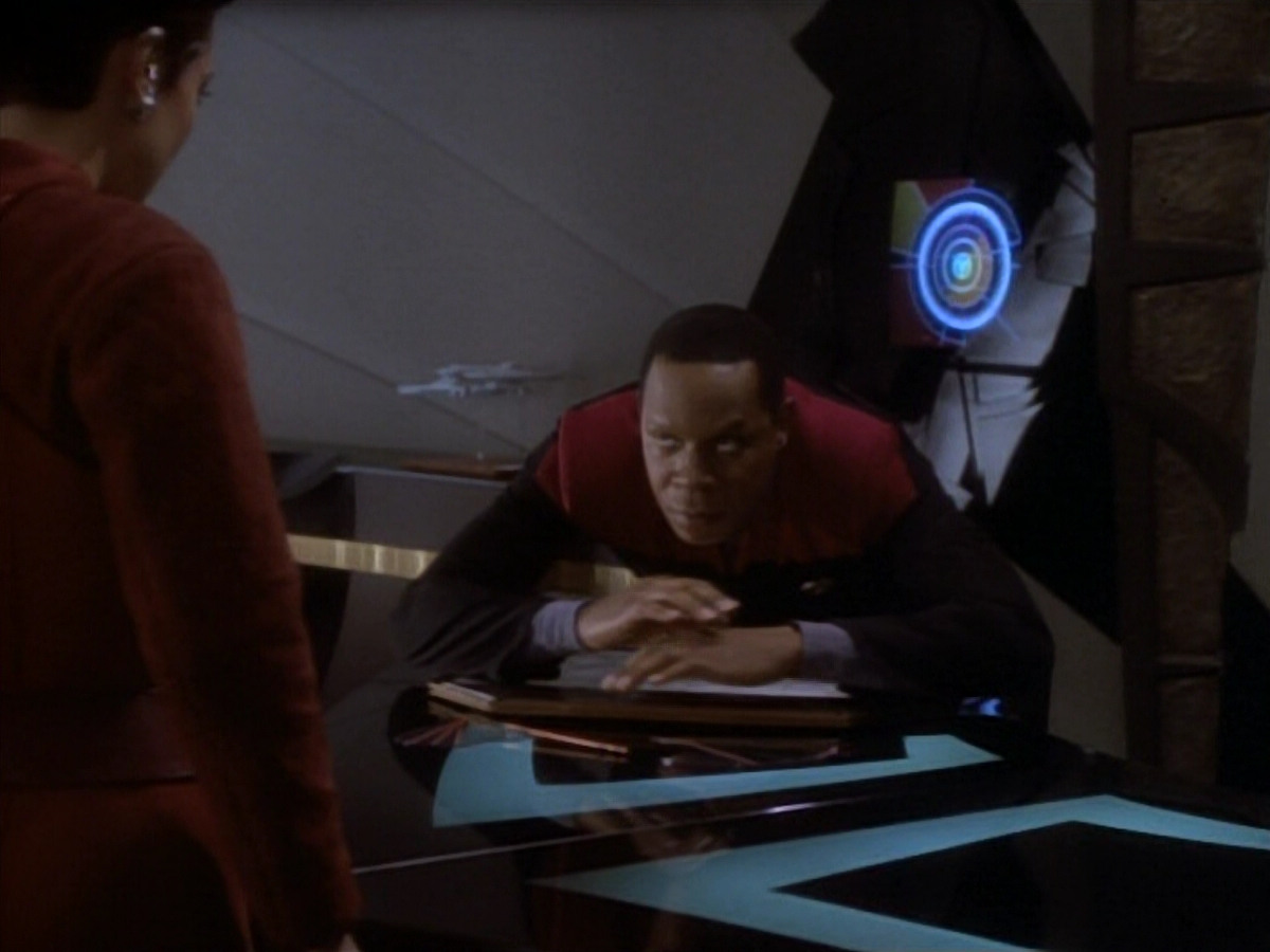 extant_StarTrekDS9_1x18-DramatisPersonae_01083.jpg