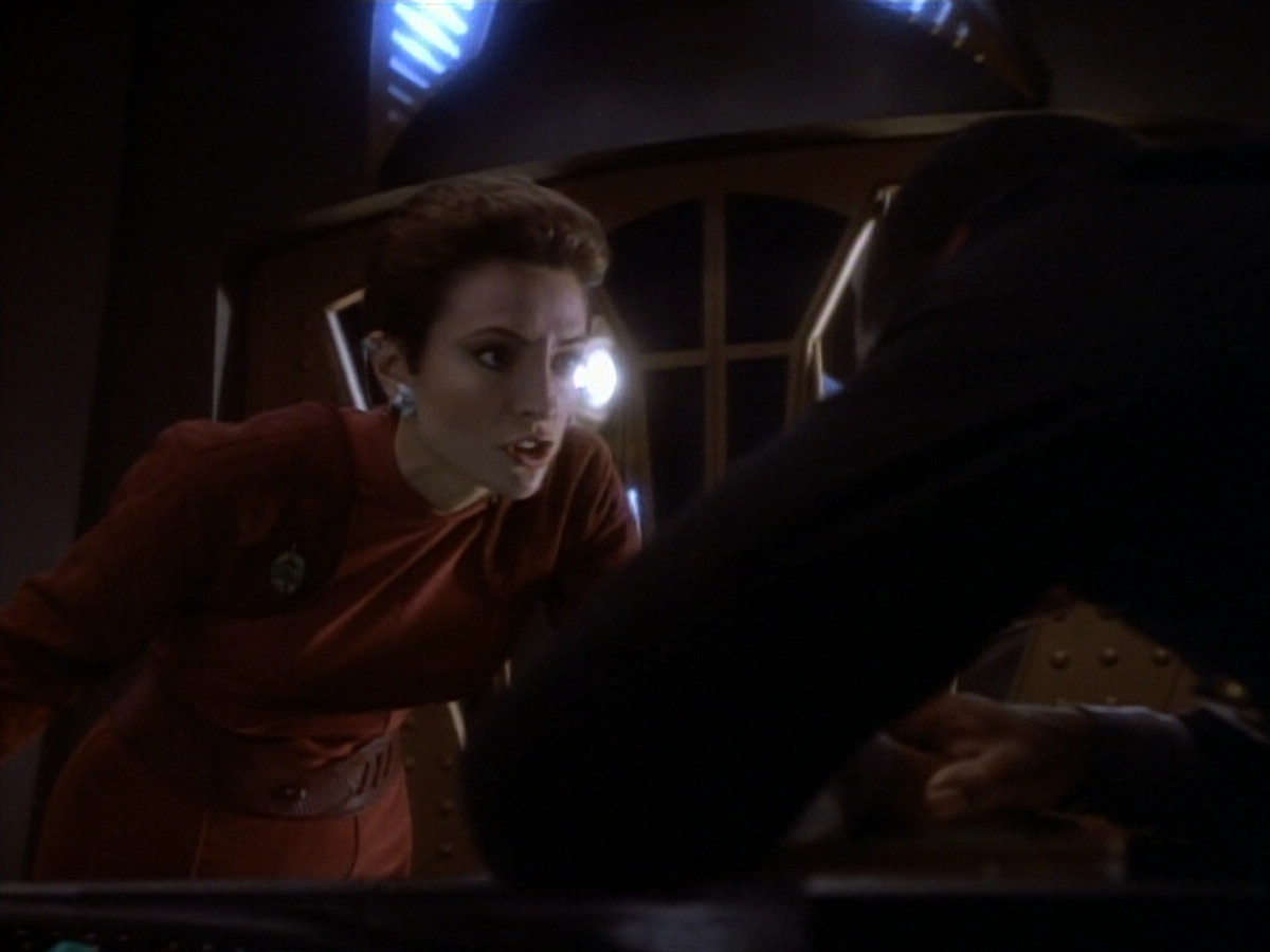 extant_StarTrekDS9_1x18-DramatisPersonae_01091.jpg