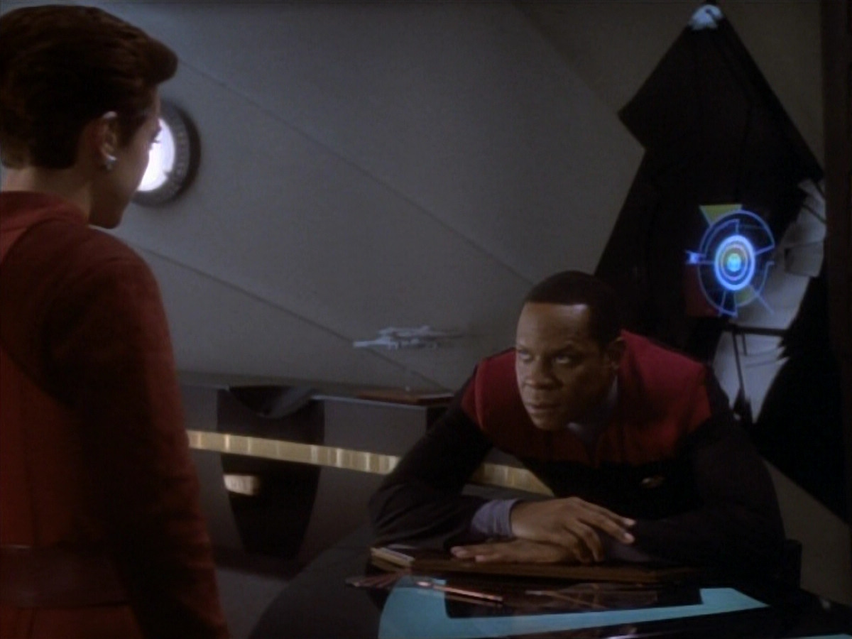 extant_StarTrekDS9_1x18-DramatisPersonae_01096.jpg