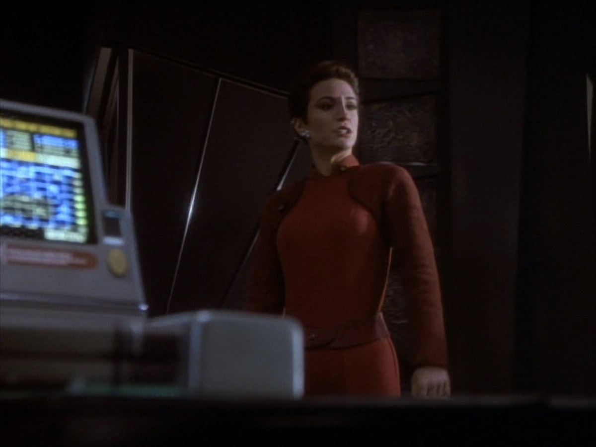 extant_StarTrekDS9_1x18-DramatisPersonae_01124.jpg