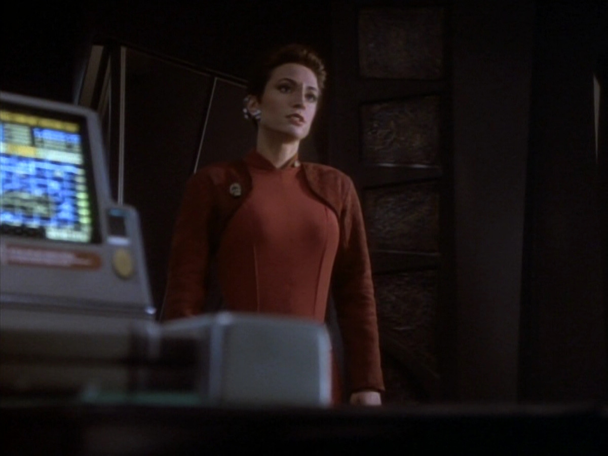 extant_StarTrekDS9_1x18-DramatisPersonae_01136.jpg