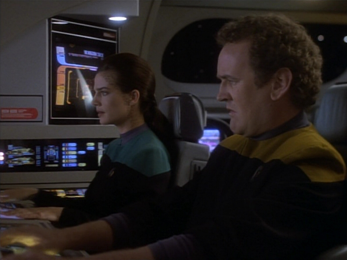 extant_StarTrekDS9_1x18-DramatisPersonae_01200.jpg
