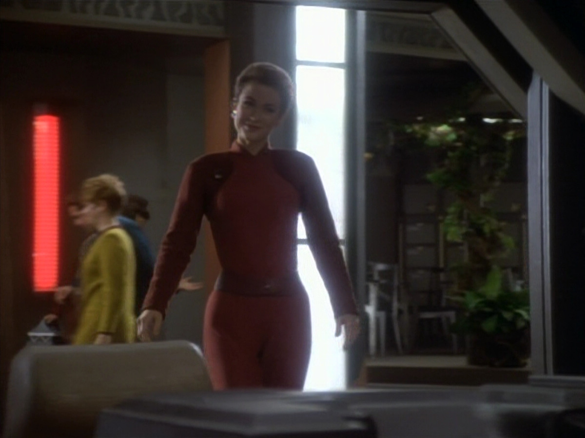 extant_StarTrekDS9_1x18-DramatisPersonae_01332.jpg