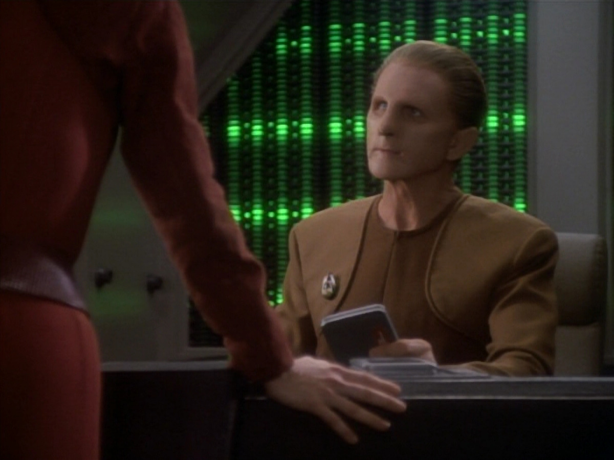 extant_StarTrekDS9_1x18-DramatisPersonae_01356.jpg