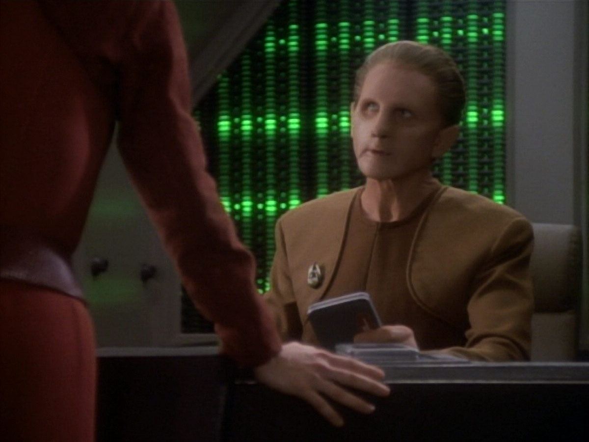 extant_StarTrekDS9_1x18-DramatisPersonae_01358.jpg