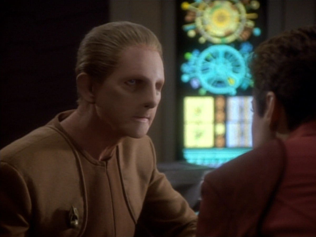extant_StarTrekDS9_1x18-DramatisPersonae_01414.jpg