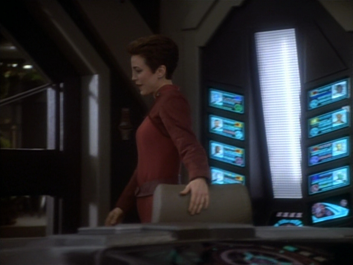 extant_StarTrekDS9_1x18-DramatisPersonae_01471.jpg