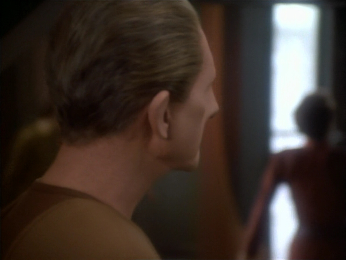 extant_StarTrekDS9_1x18-DramatisPersonae_01492.jpg