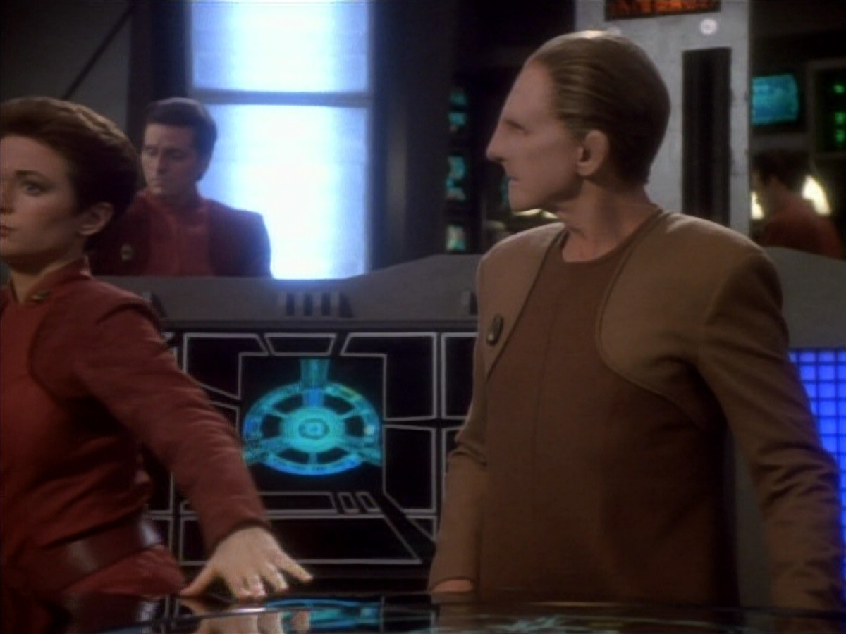 extant_StarTrekDS9_1x18-DramatisPersonae_01603.jpg