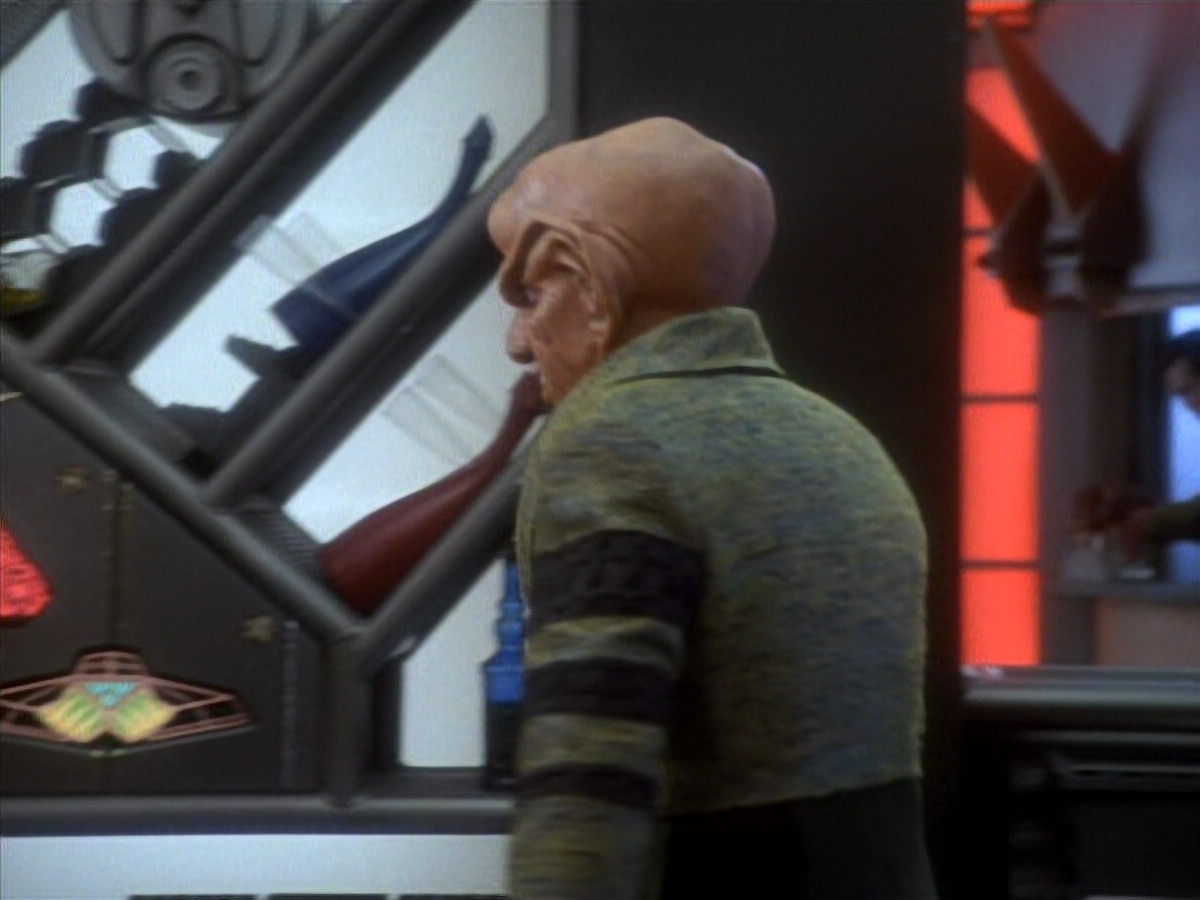extant_StarTrekDS9_1x18-DramatisPersonae_01664.jpg