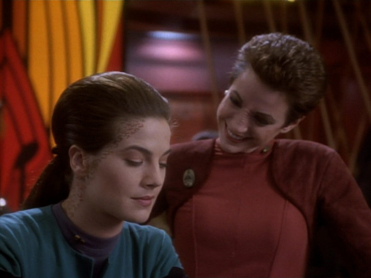 extant_StarTrekDS9_1x18-DramatisPersonae_01667.jpg