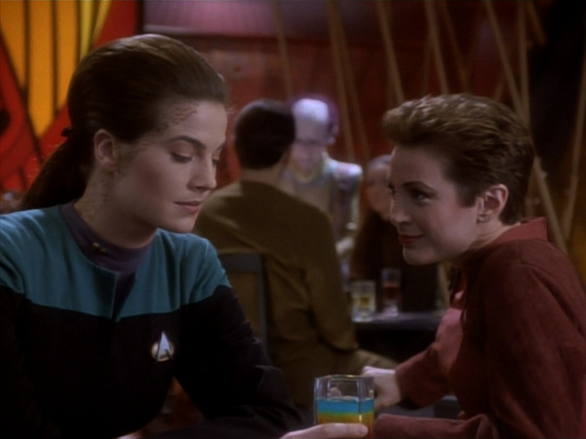 extant_StarTrekDS9_1x18-DramatisPersonae_01672.jpg