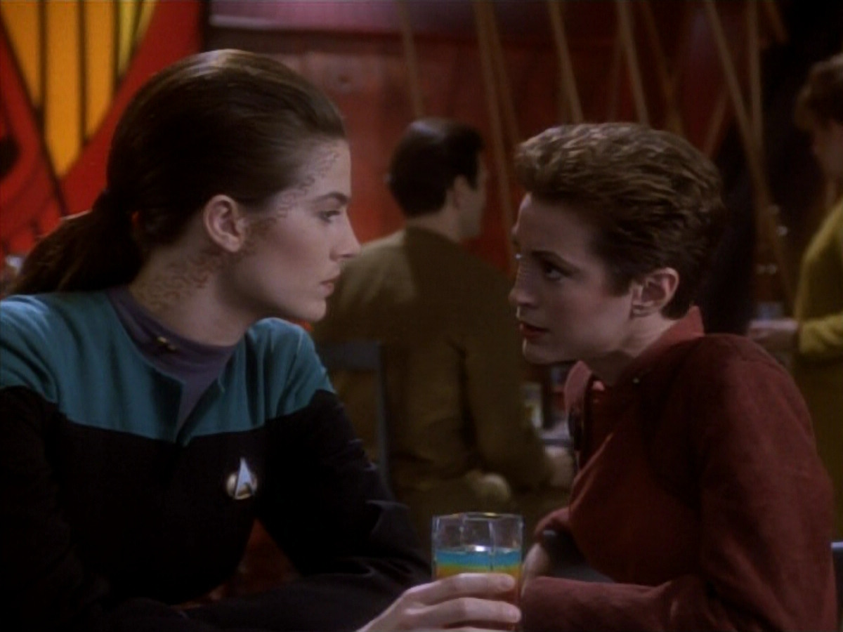 extant_StarTrekDS9_1x18-DramatisPersonae_01700.jpg