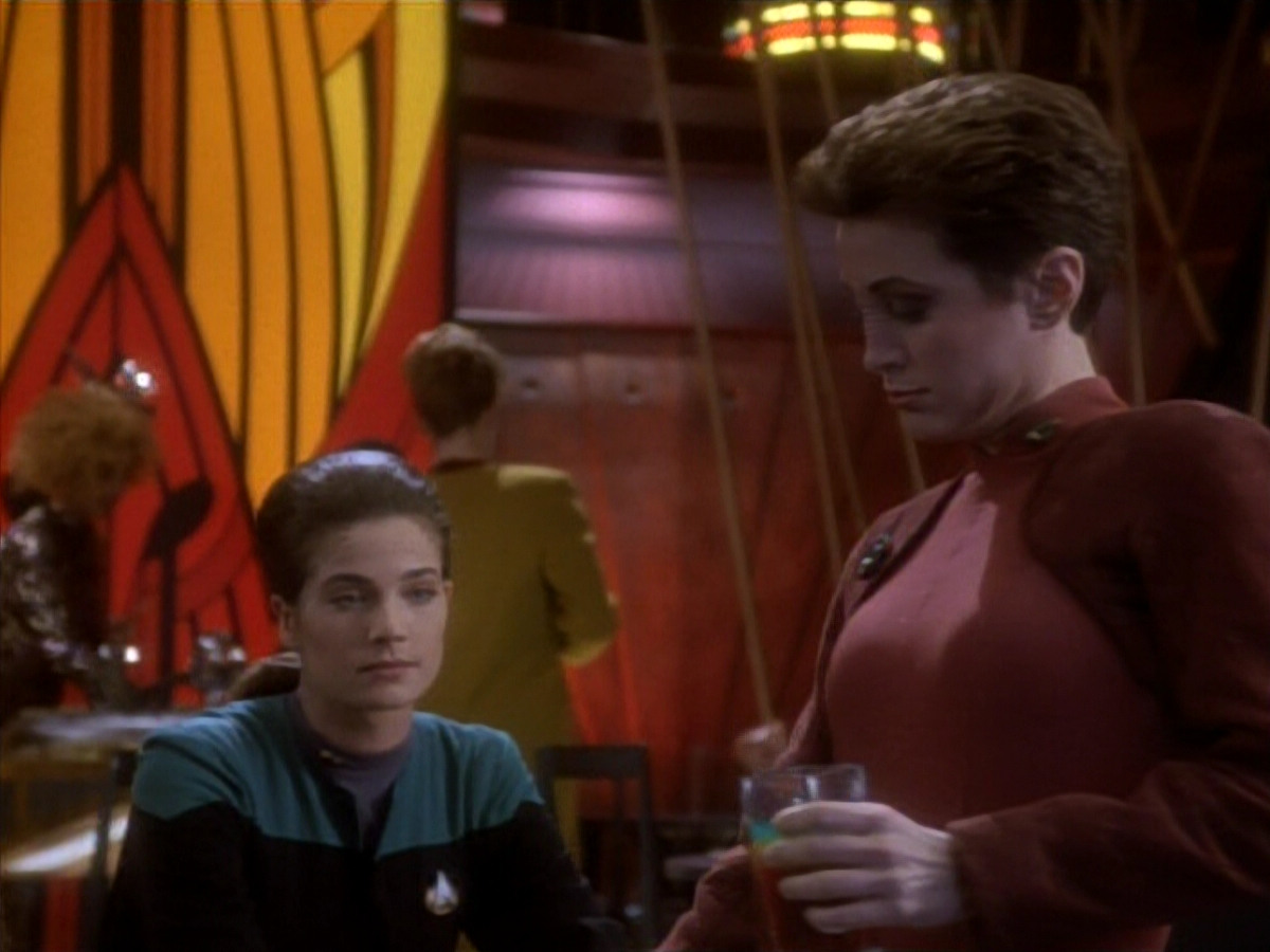 extant_StarTrekDS9_1x18-DramatisPersonae_01743.jpg