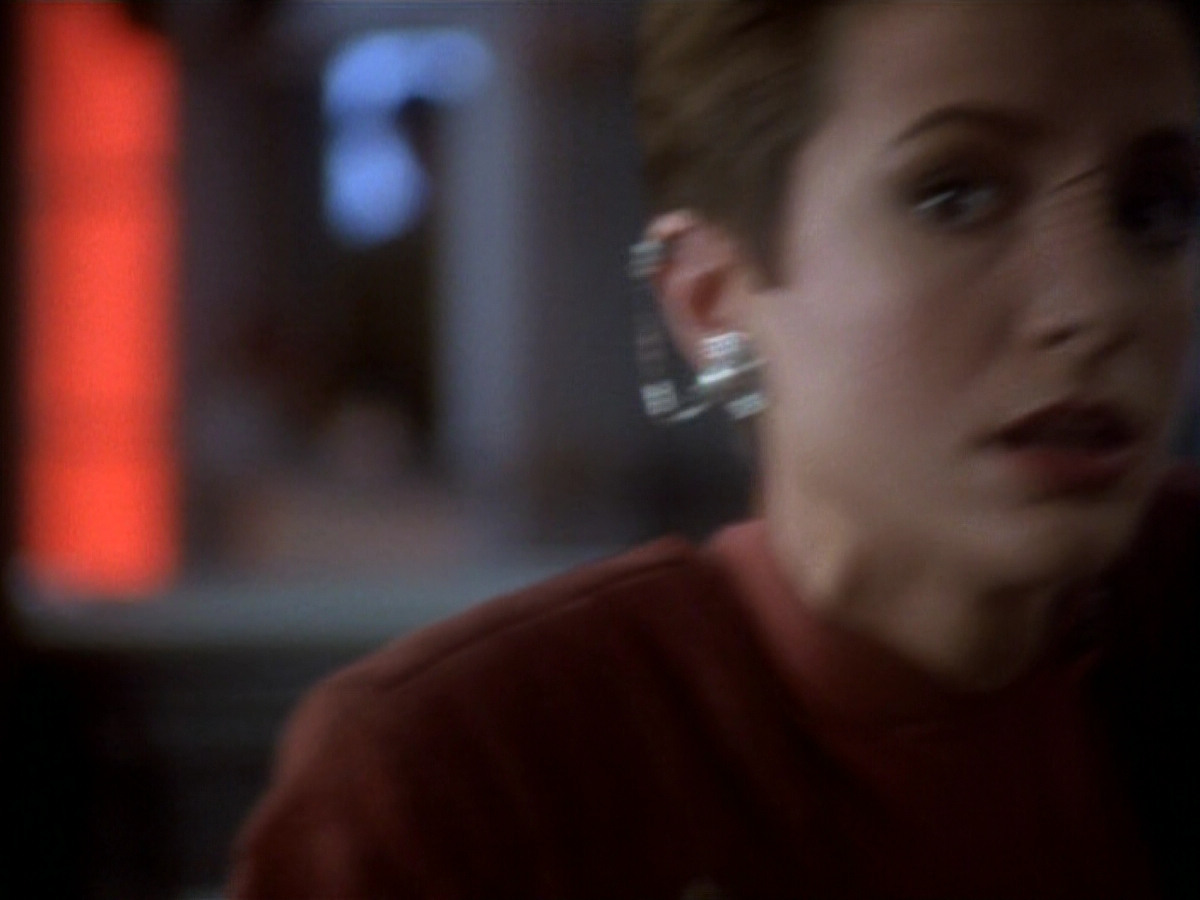 extant_StarTrekDS9_1x18-DramatisPersonae_01864.jpg