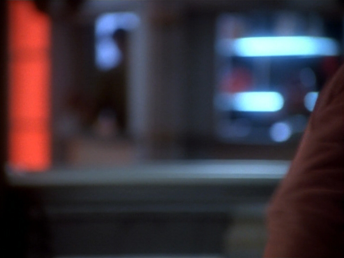 extant_StarTrekDS9_1x18-DramatisPersonae_01865.jpg