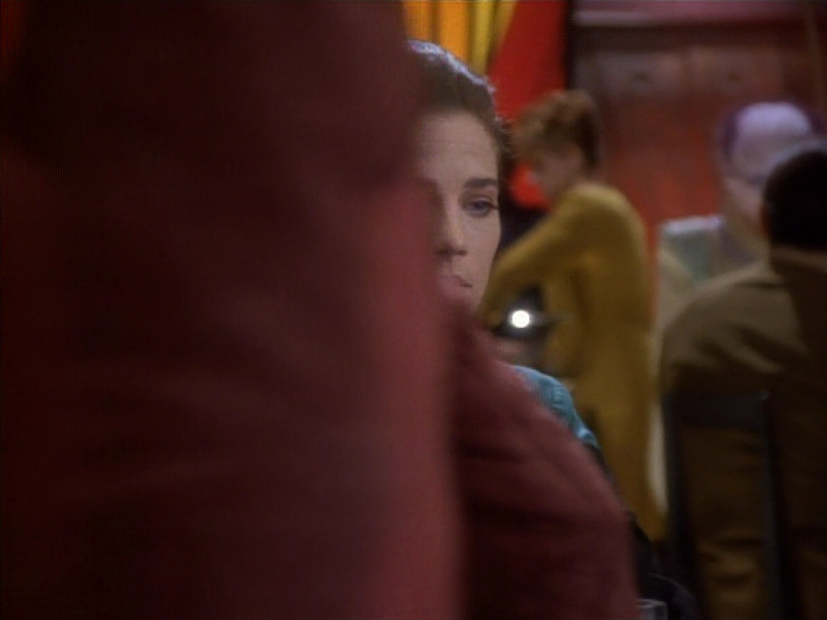 extant_StarTrekDS9_1x18-DramatisPersonae_01866.jpg