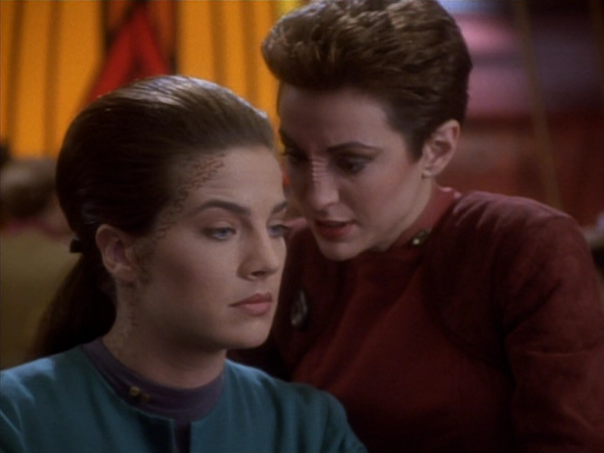 extant_StarTrekDS9_1x18-DramatisPersonae_01876.jpg