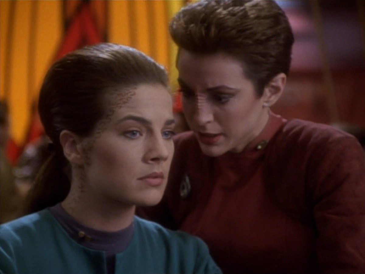 extant_StarTrekDS9_1x18-DramatisPersonae_01879.jpg