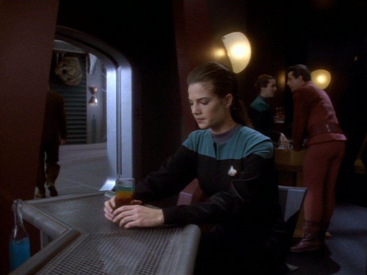 extant_StarTrekDS9_1x18-DramatisPersonae_01920.jpg