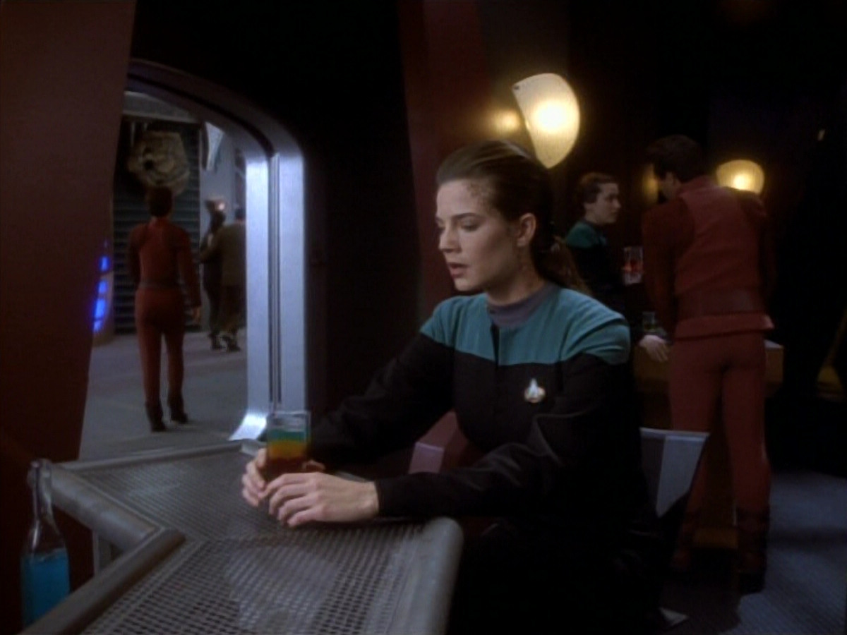 extant_StarTrekDS9_1x18-DramatisPersonae_01930.jpg