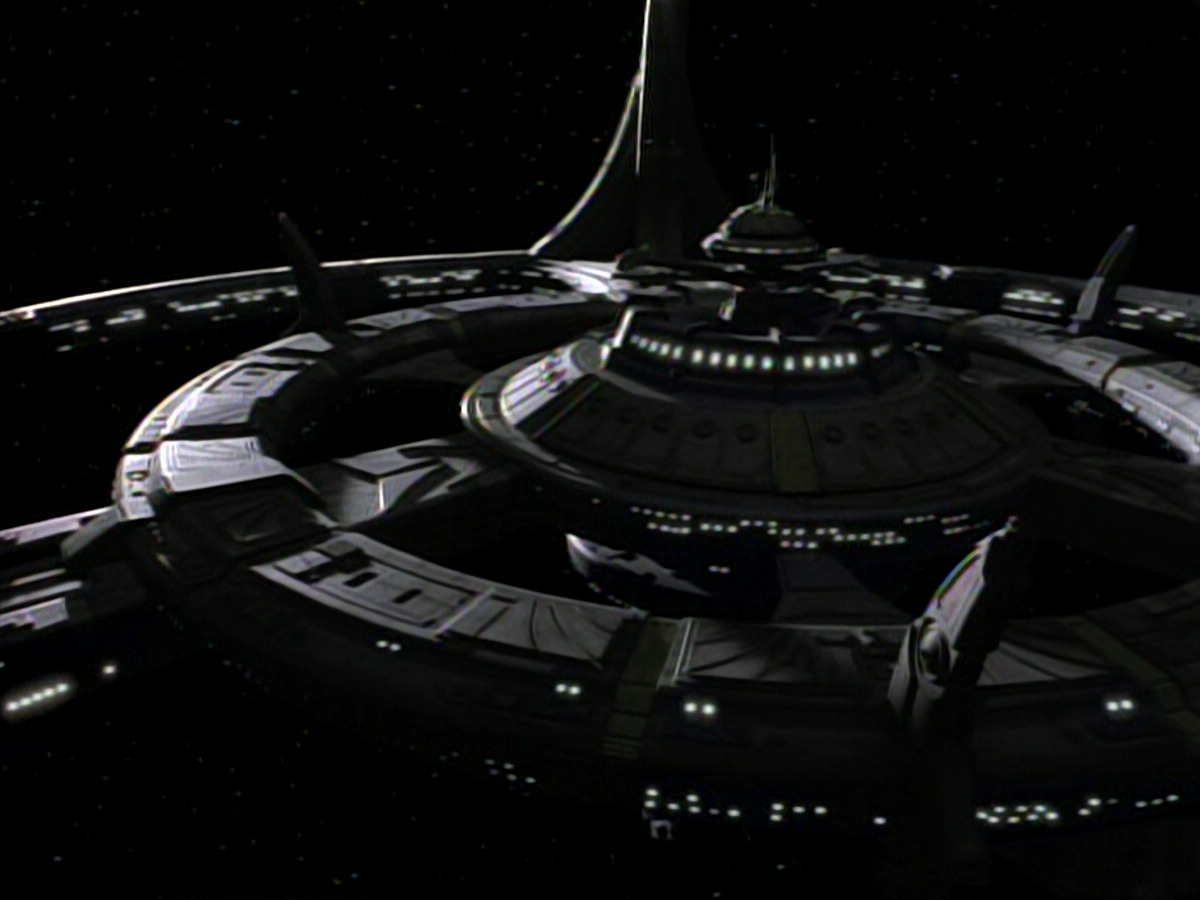 extant_StarTrekDS9_1x18-DramatisPersonae_01932.jpg
