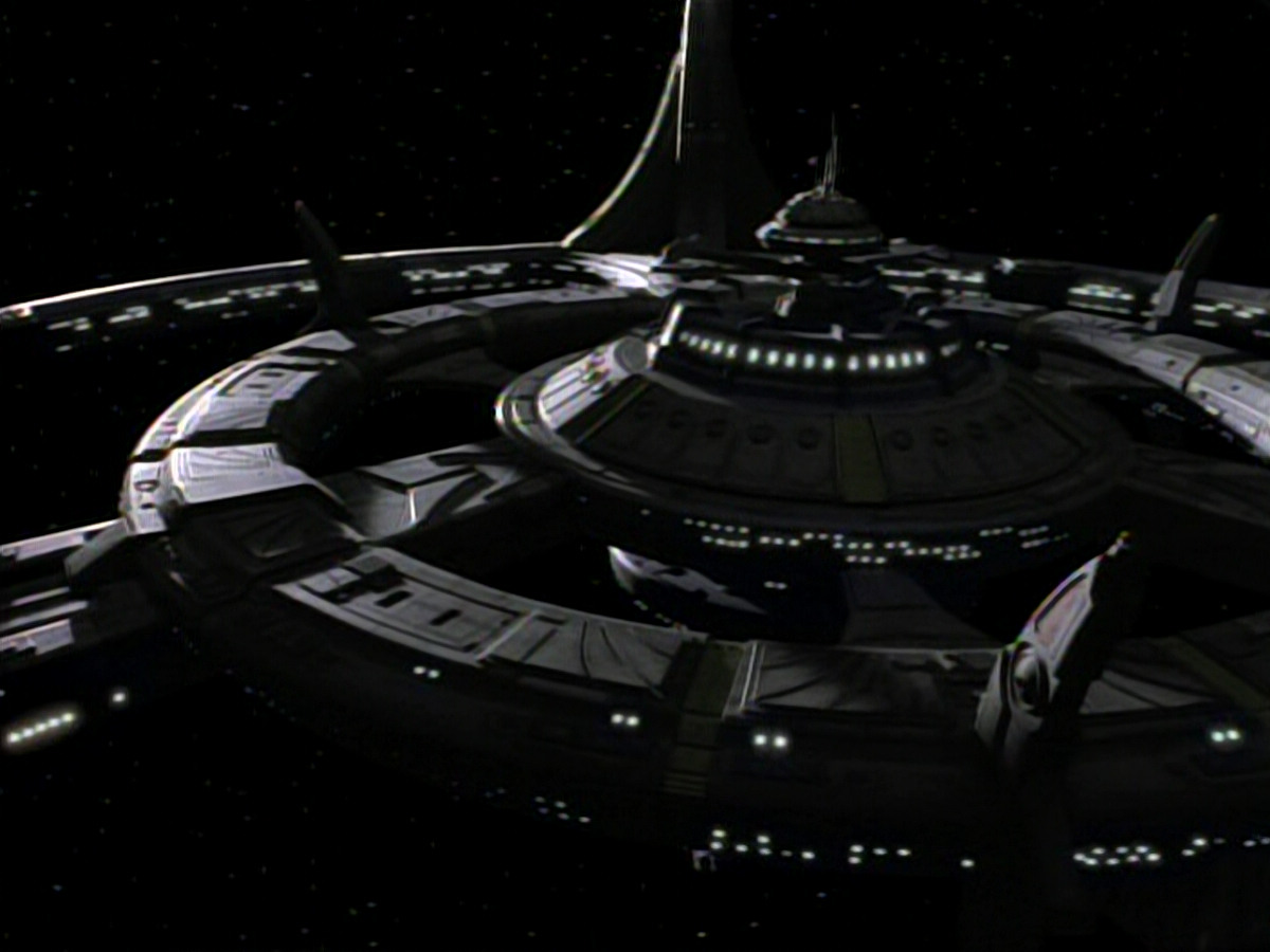 extant_StarTrekDS9_1x18-DramatisPersonae_01933.jpg