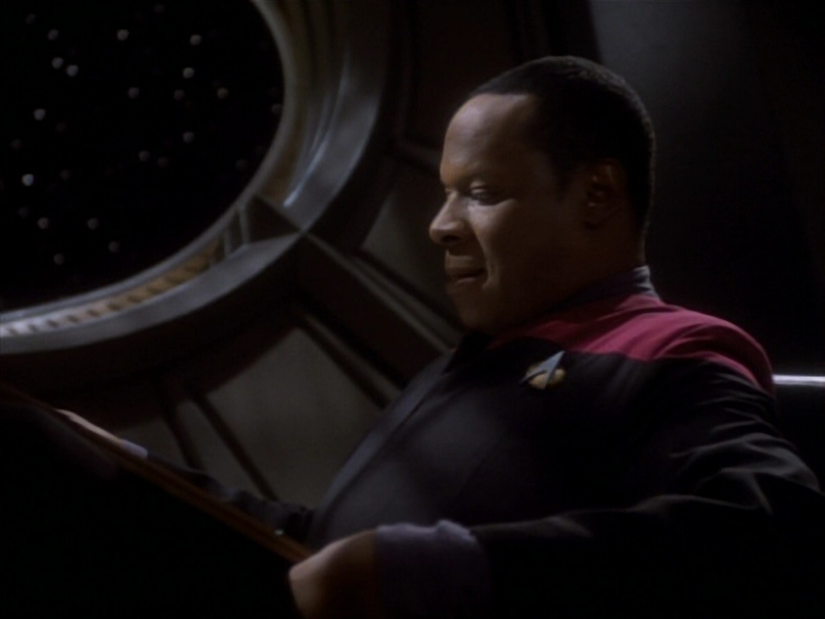 extant_StarTrekDS9_1x18-DramatisPersonae_02407.jpg