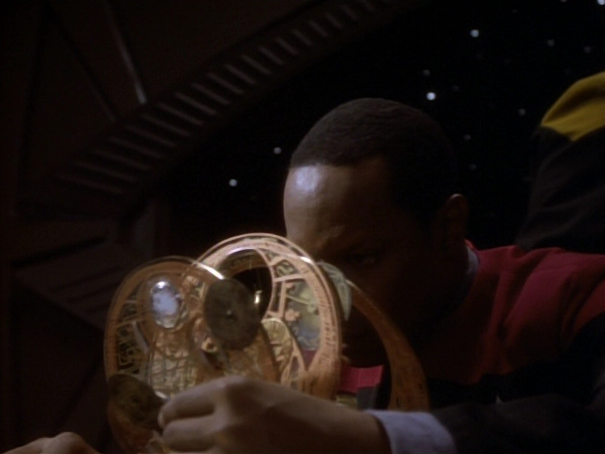 extant_StarTrekDS9_1x18-DramatisPersonae_02724.jpg