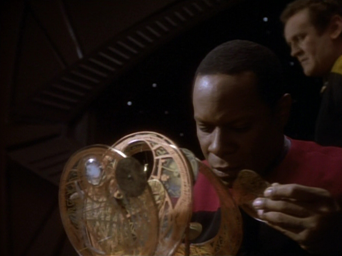 extant_StarTrekDS9_1x18-DramatisPersonae_02727.jpg