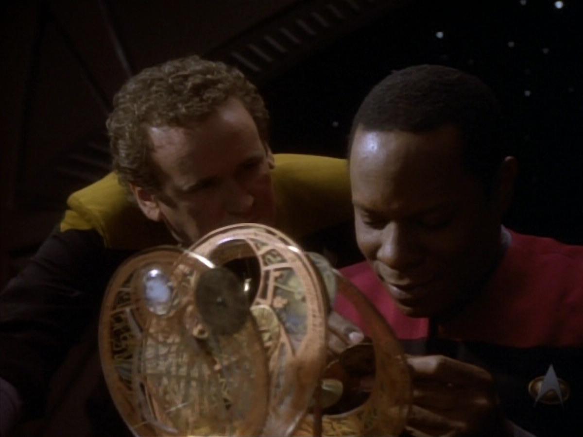 extant_StarTrekDS9_1x18-DramatisPersonae_02734.jpg